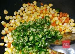 青椒玉米粒的做法图解3