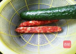 黄瓜炒腊肠的做法图解1