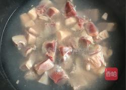 胡萝卜啤酒鸭的做法图解1