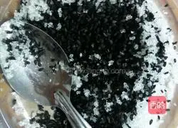 Illustration of how to make sesame and papaya glutinous rice balls 3