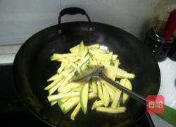 清炒嫩南瓜的做法图解2
