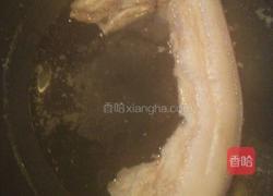 回锅肉 五花肉 蒜苗 郫县豆瓣酱 的做法图解1