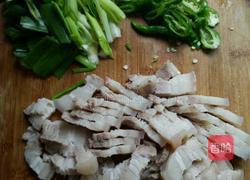回锅肉 五花肉 蒜苗 郫县豆瓣酱 的做法图解2