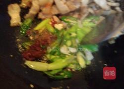 回锅肉 五花肉 蒜苗 郫县豆瓣酱 的做法图解4