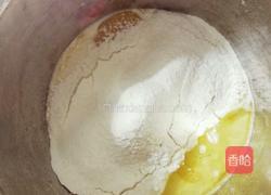 戚风蛋糕的做法图解3