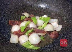 青椒洋葱炒腊肠的做法图解6