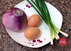 洋葱炒鸡蛋的做法图解1
