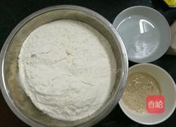 白菜粉丝猪肉包子的做法图解2