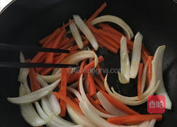 牛肉煲饭的做法图解2