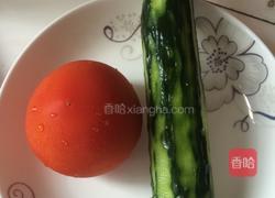 凉拌西红柿黄瓜的做法图解2