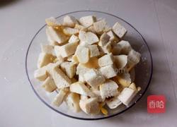 番茄酱炒馒头丁的做法图解1