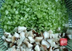 猪肉芹菜水饺的做法图解1