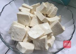 咸蛋火腿烧豆腐的做法图解1