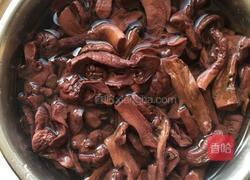 东北小笨鸡炖蘑菇的做法图解2