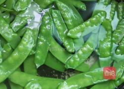 荷兰豆炒腊肠的做法图解3