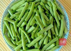 干煸豆角的做法图解1