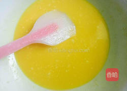 草莓酱蛋糕卷的做法图解3