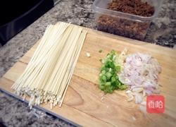 秘制菠菜肉哨面(早餐)的做法图解3