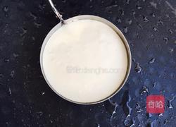 奶香鸡蛋玉米饼的做法图解2