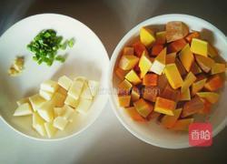 土豆炖南瓜的做法图解2
