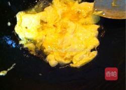 蟹味菇炒丝条的做法图解3