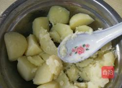 香酥土豆饼的做法图解1