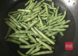 四季豆炒五花肉的做法图解3