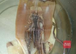 黄豆鱿鱼炖猪脚的做法图解1