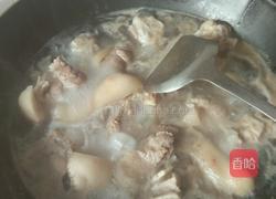 黄豆鱿鱼炖猪脚的做法图解3