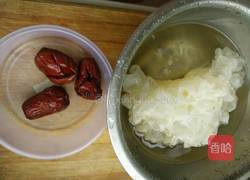 银耳红枣羹高压锅版的做法图解1