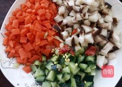 双色火腿爆四丁的做法图解2