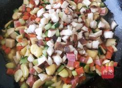 双色火腿爆四丁的做法图解5