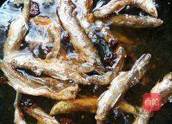 油炸小鱼的做法图解3