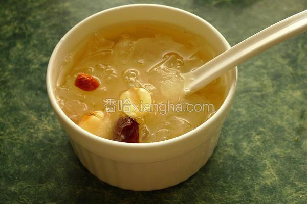 银耳莲子汤