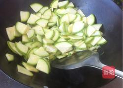 卷心菜炒西红柿葫芦片的做法图解5