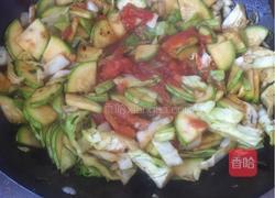 卷心菜炒西红柿葫芦片的做法图解8