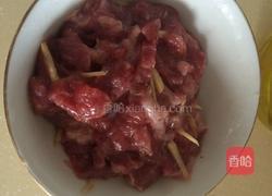 牛肉炒马铃薯丝。的做法图解1