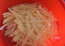 牛肉炒马铃薯丝。的做法图解3