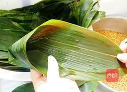 包粽子(蛋黄肉粽)的做法图解8