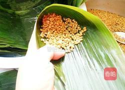 包粽子(蛋黄肉粽)的做法图解9