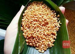 包粽子(蛋黄肉粽)的做法图解11