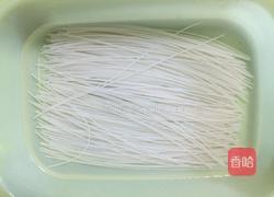 榨菜肉丝炒米粉的做法图解1