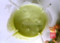 鲜榨牛油果香蕉酸奶的做法图解5