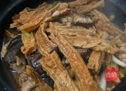 黄鳝焖腐竹的做法图解4