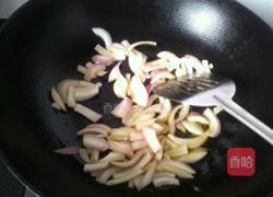 洋葱青椒炒豆干的做法图解2
