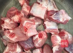 排骨苦瓜黄豆煲的做法图解1