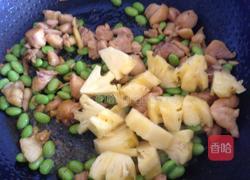 莓干炒三色鸡丁的做法图解6