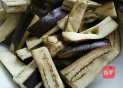 凉拌茄子绿豆芽的做法图解1