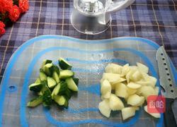 黄瓜柠檬梨汁的做法图解2