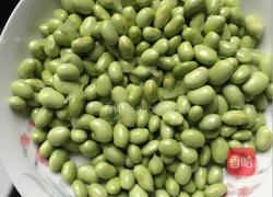 毛豆炒臭豆腐的做法图解2
